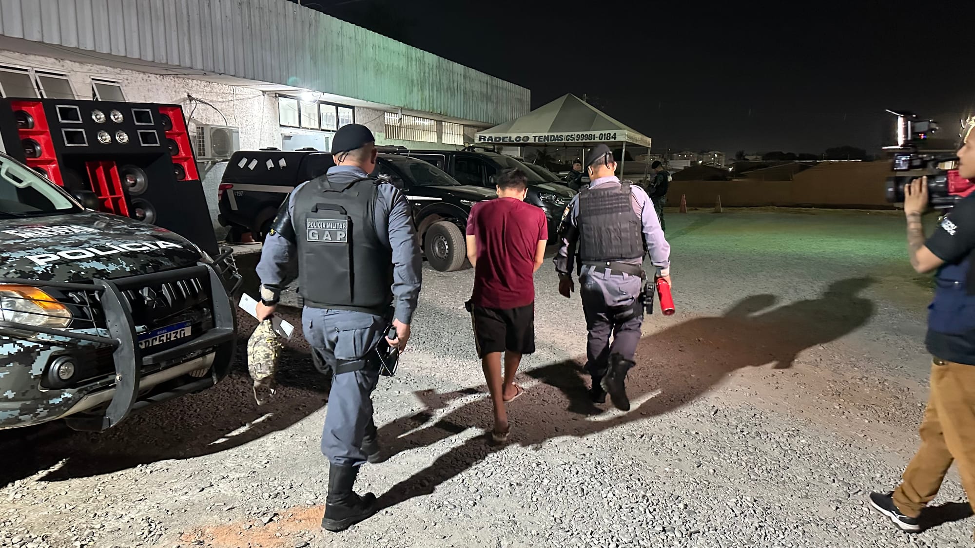 Polícia Militar prende homem com drogas após tentativa de fuga no Pedra 90