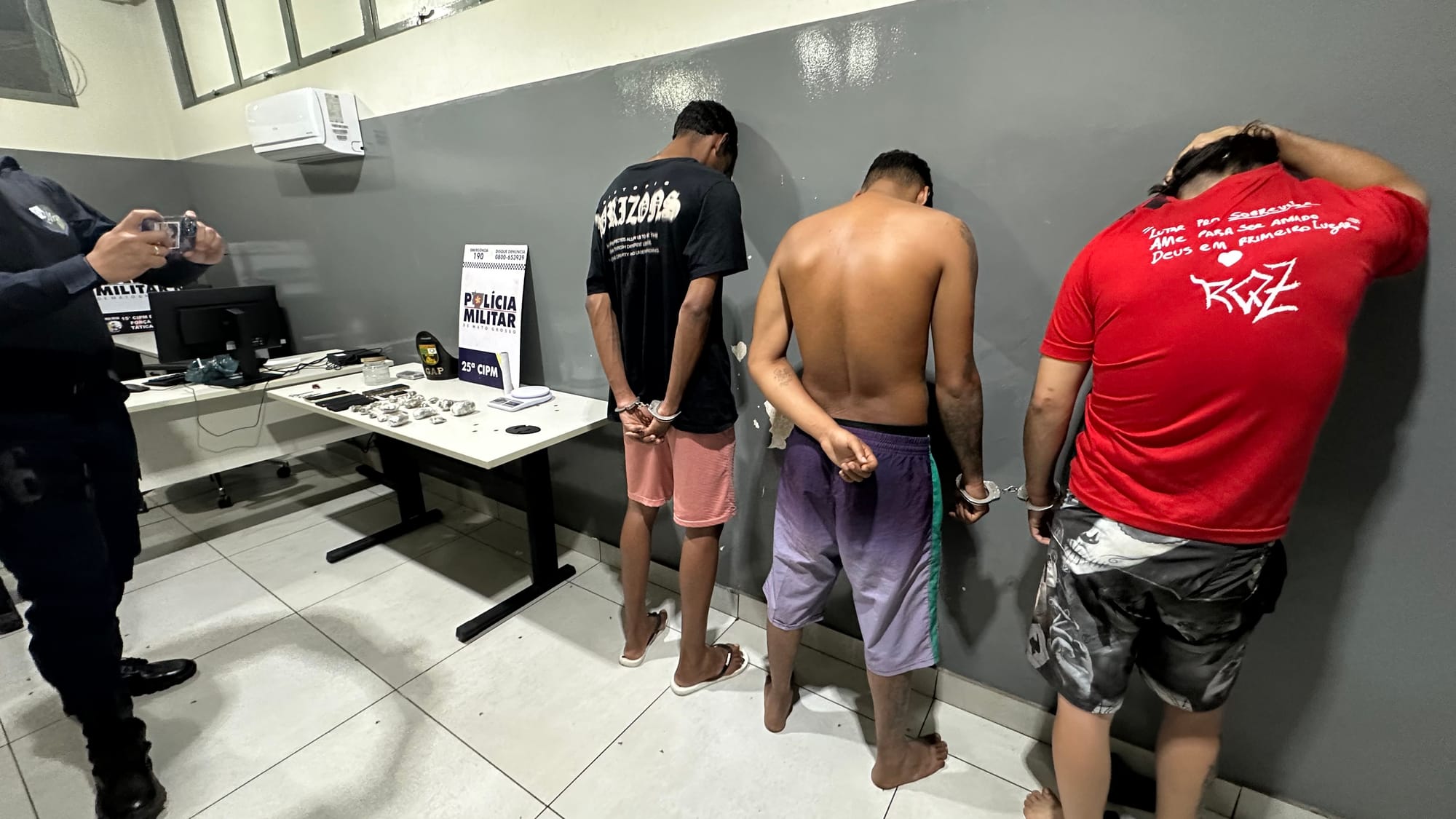 Três jovens são presos pelo GAP com drogas no bairro Nova Fronteira em Várzea Grande