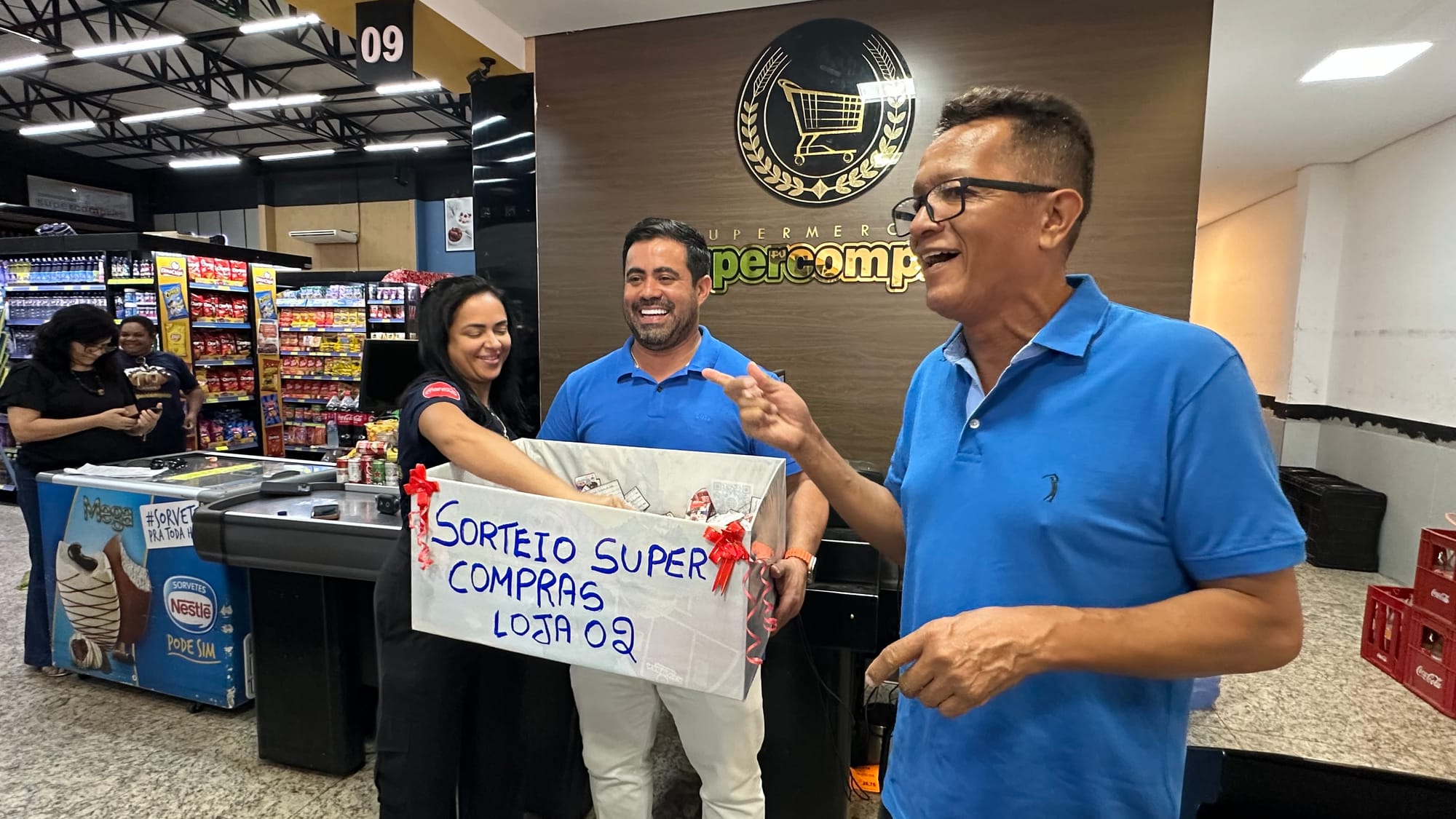 Vanildo e Naila faturam no Supercompras e vão concorrer a um carro zero km!