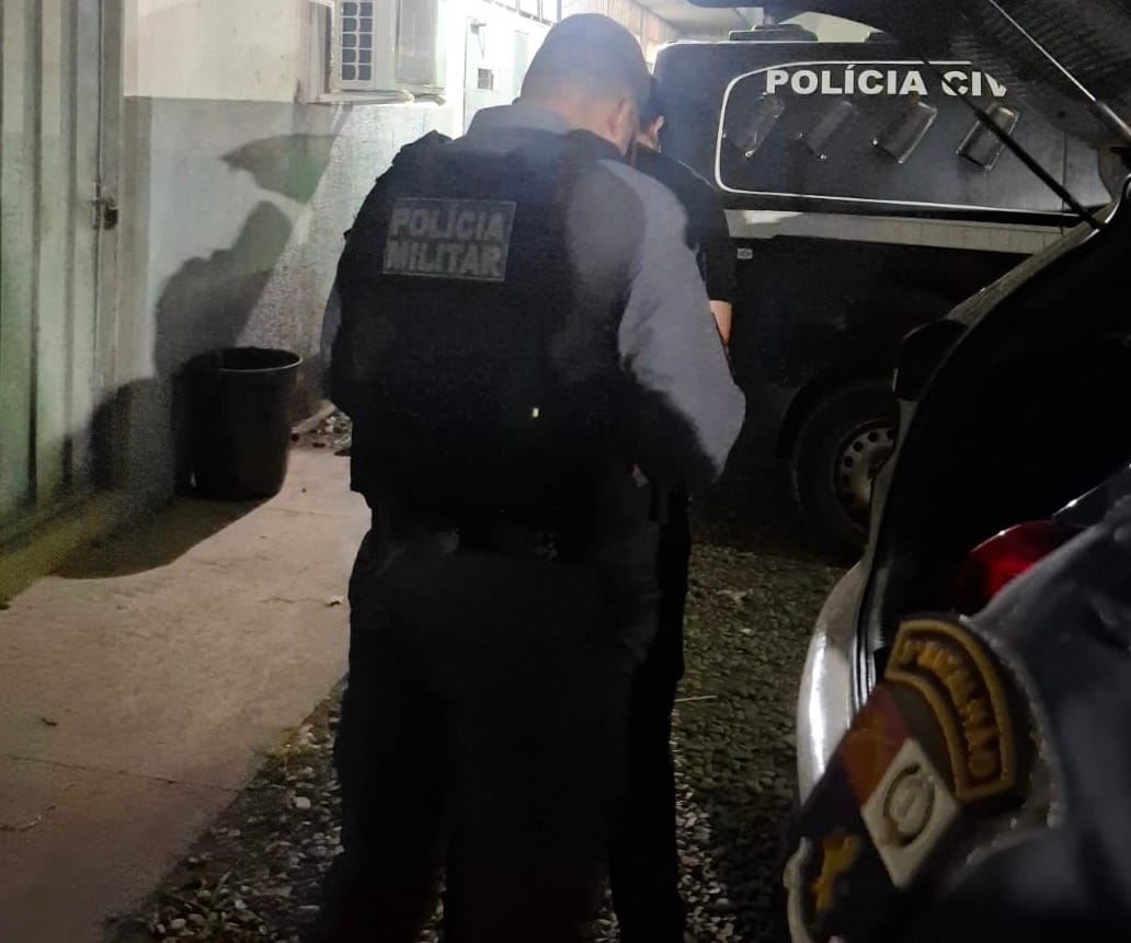 Professor é preso no CPA após pedir beijo a aluna menor de idade em sala de aula