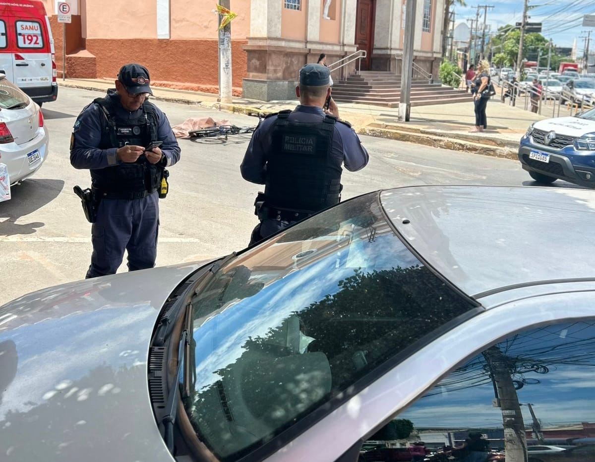Neste momento homem morre atropelado por caminhão na Avenida 15 de Novembro, em Cuiabá