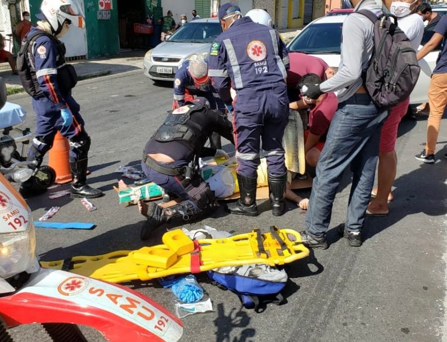 Jovem perde controle da moto ao passar por vão de quebra-molas em Várzea Grande