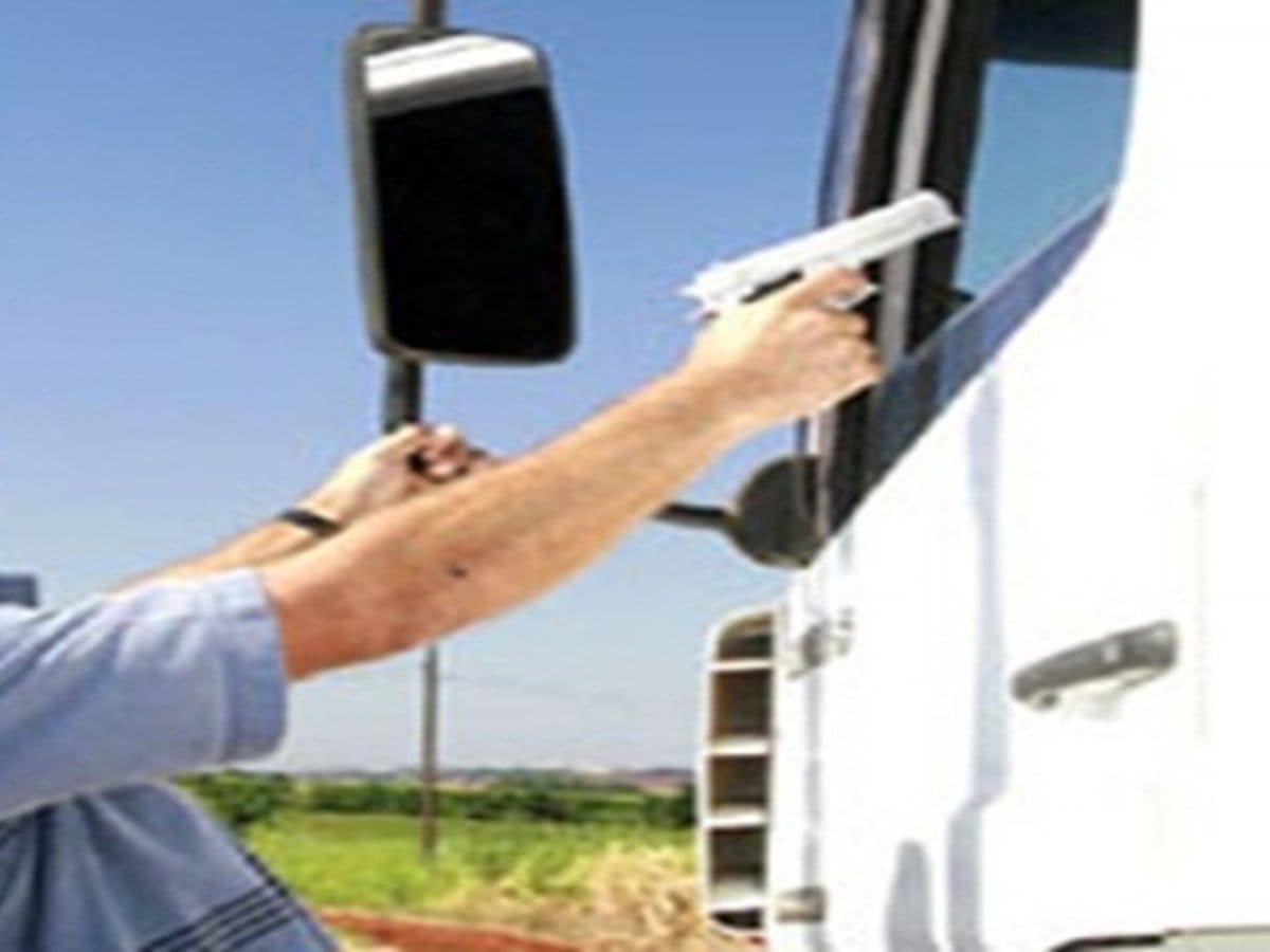 ROUBO NA BR-070: MOTORISTA É ABORDADO POR CRIMINOSOS ARMADOS E TEM MALOTE COM MAIS DE R$ 10 MIL LEVADO