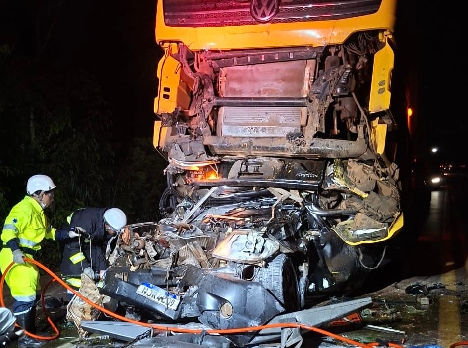 URGENTE: Gravíssimo acidente deixa vítimas fatais na estrada de Jangada; rodovia está totalmente parada