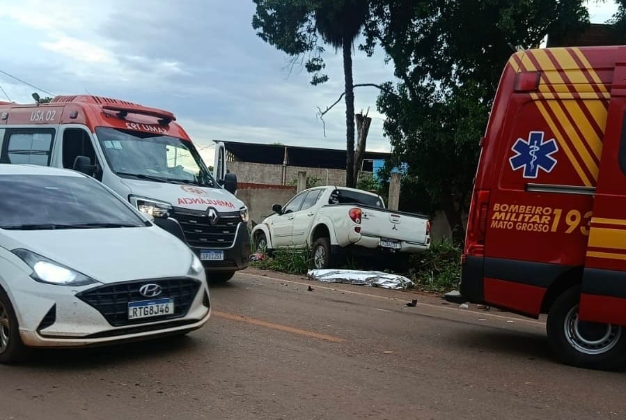 Acidente gravíssimo entre caminhonete e motocicleta deixa uma vítima fatal na Avenida do Capão Grande