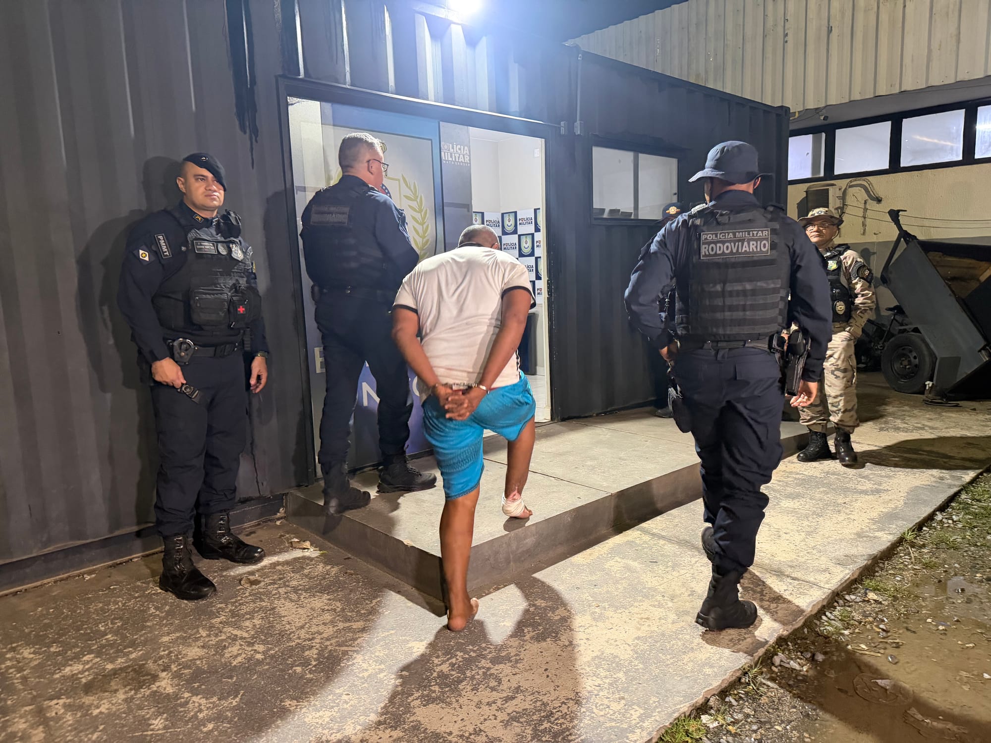 Hilux furtada em frente a igreja no bairro Quilombo é recuperada pela PM após perseguição na MT-010