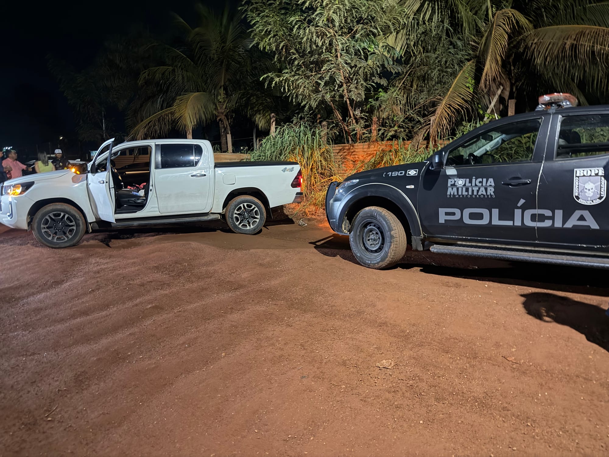 Suspeitos Trocam Tiros com a Polícia Militar e Fogem para Mata em Cuiabá