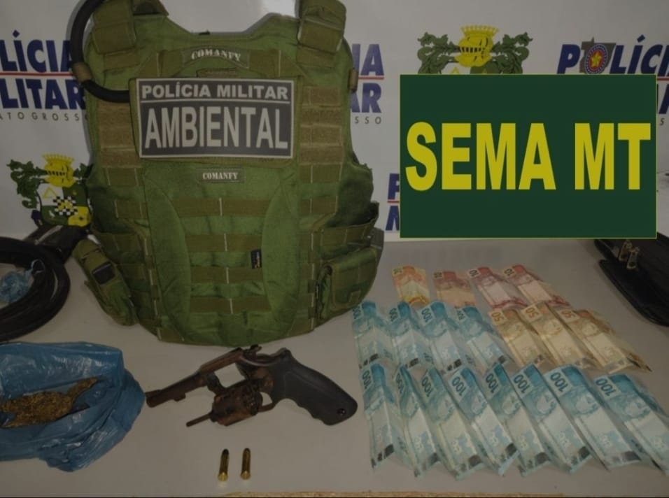 Homem é preso com arma, droga e carga ilegal de madeira em operação ambiental