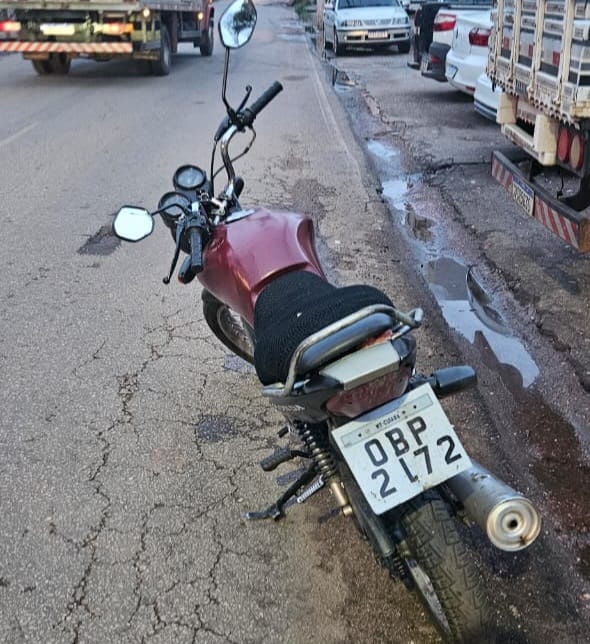 🚨 Moto com placa falsa é apreendida durante patrulhamento em Várzea Grande