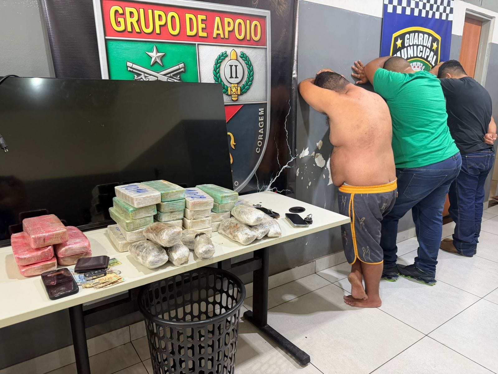 Polícia Militar apreende mais de 25 kg de pasta base de cocaína e prende três suspeitos em Várzea Grande