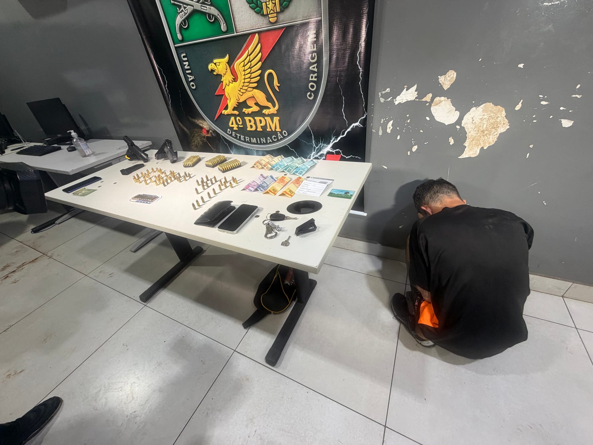 Perseguição policial termina com prisões e apreensão de arma e quase 200 munições em Várzea Grande