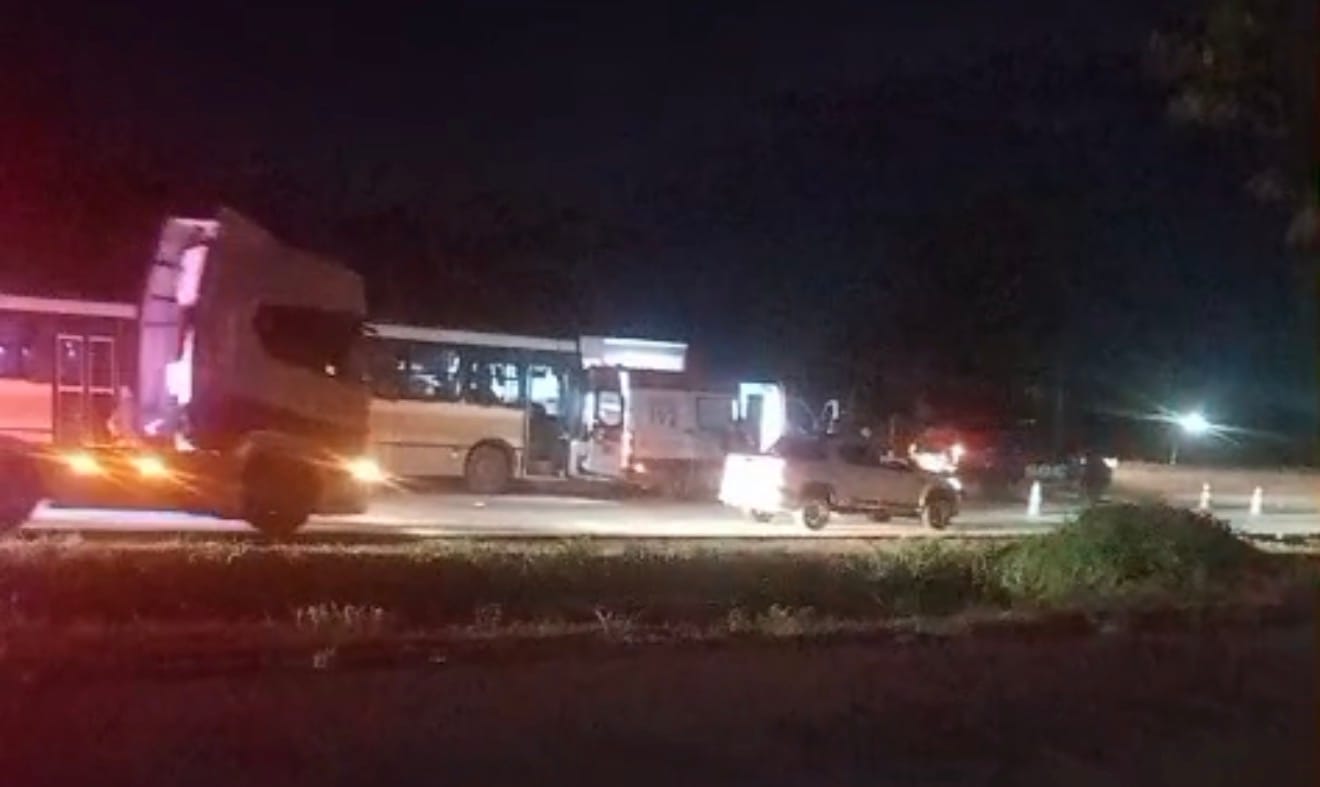 GRAVE AGORA: Ambulância do SAMU e ônibus batem em Cuiabá e deixam feridos