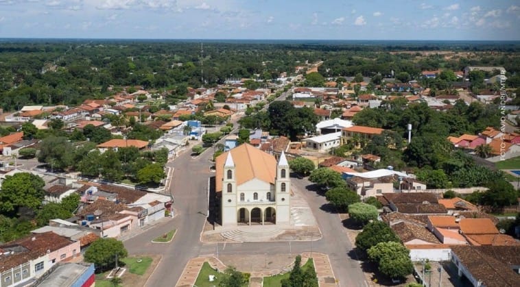 Risco de desabamento: famílias são retiradas às pressas de área afetada por garimpo em Poconé