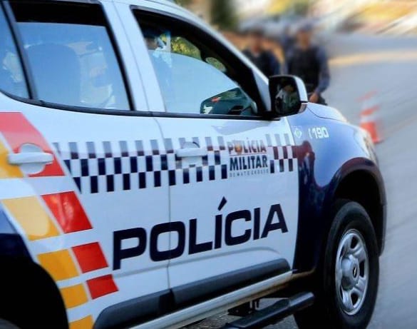 Homem é preso após ameaçar atear fogo na casa de ex-esposa com filhos dentro