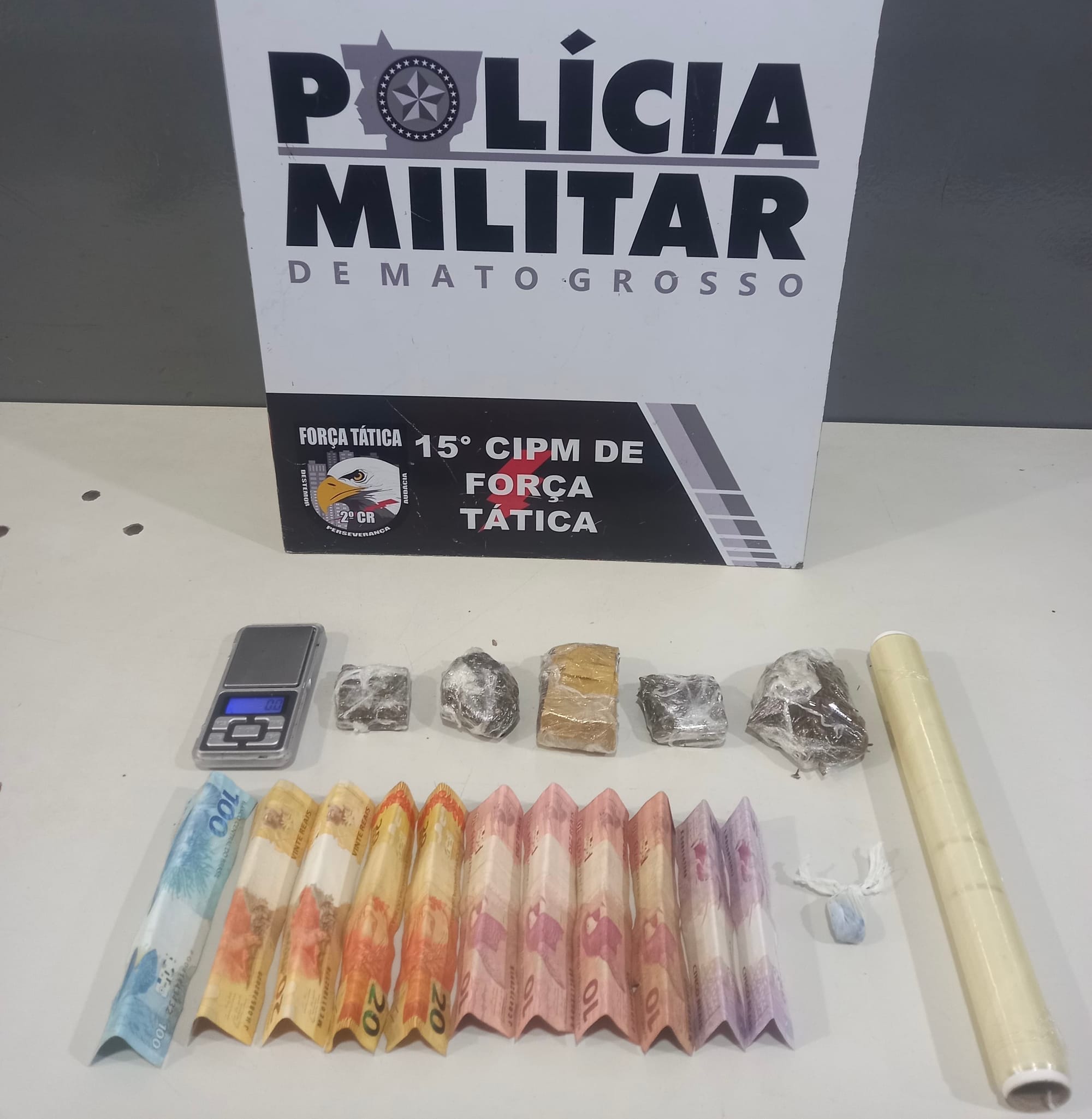 Trio é flagrado em esquema de tráfico dentro de condomínio em Várzea Grande