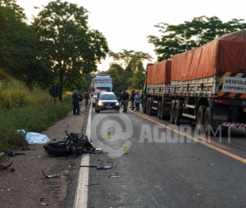 Motociclista morre após ser arremessado 30 metros em grave acidente com carreta na BR-364