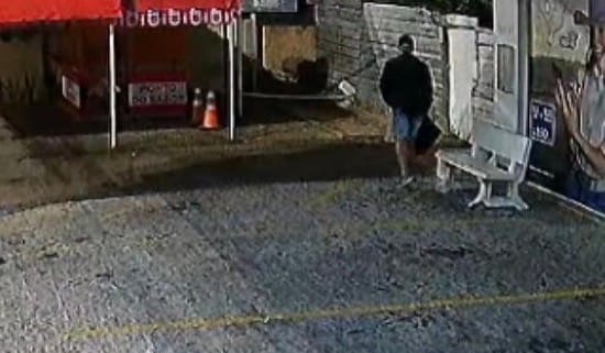 “Estou vivendo com medo”: dona de lanchonete denuncia invasões e furtos após criminoso atacar comércio em VG