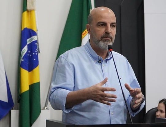 “Pedalada” de R$ 100 milhões na Educação: ex-secretário detona gestão Abilio e fala em colapso na rede municipal