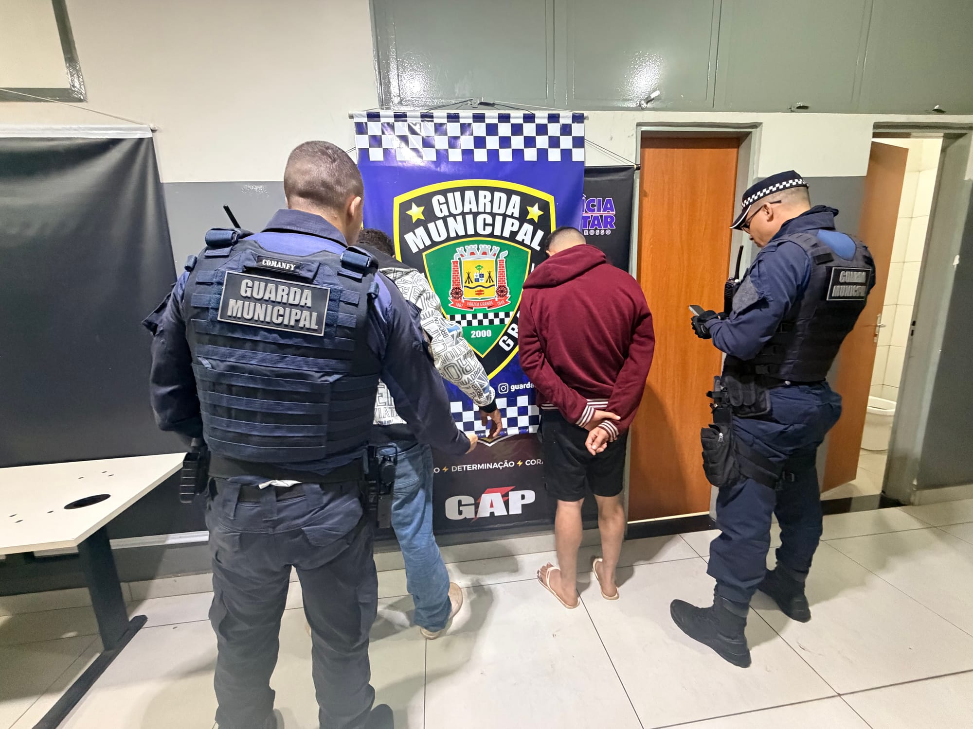 Suspeitos foram abordados durante patrulhamento da Guarda Municipal na Região do Zero