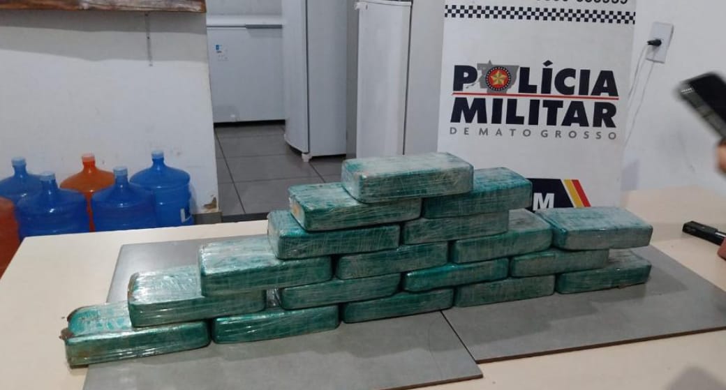 BATEDOR DO TRÁFICO É PRESO COM MULHER TRANSPORTANDO 18 KG DE COCAÍNA EM JANGADA
