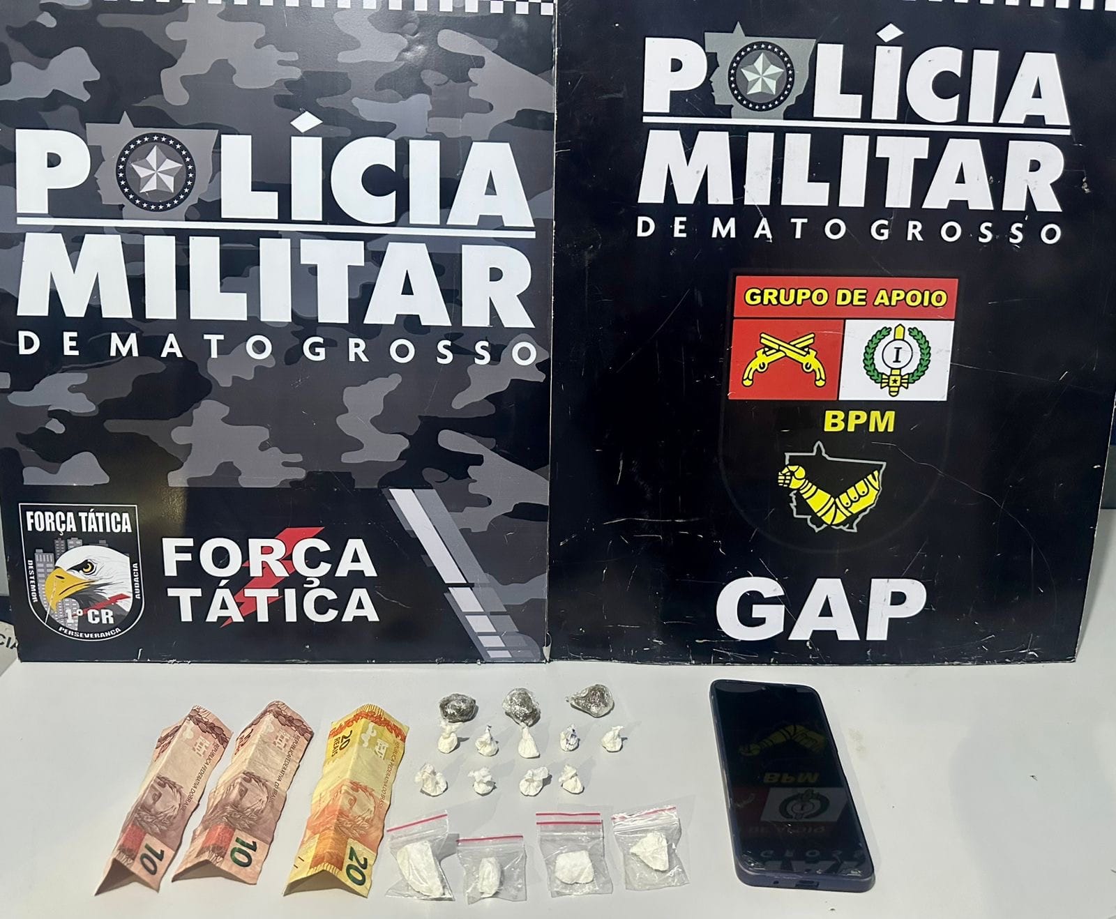 FORÇA TÁTICA PRENDE SUSPEITO COM COCAÍNA E MACONHA DURANTE OPERAÇÃO EM CUIABÁ