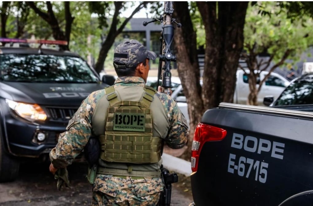 BOPE CAÇA E PRENDE FORAGIDO DO TRÁFICO EM VÁRZEA GRANDE