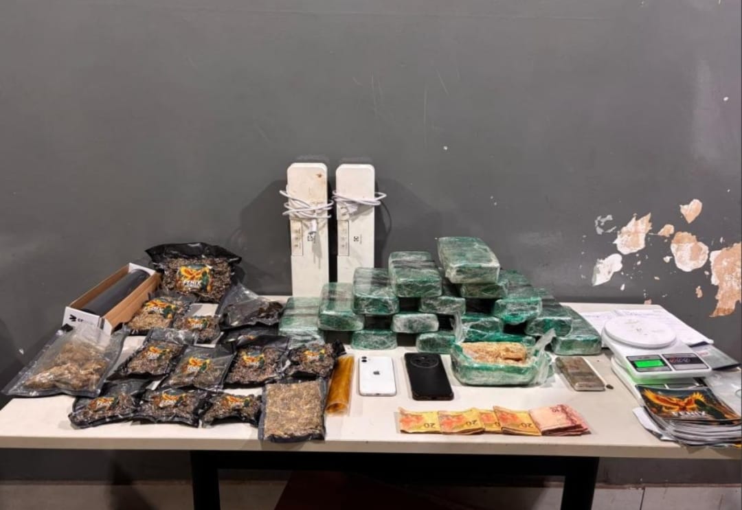 Moradores Desconfiam de Movimentação Estranha e “Novo Vizinho” é Preso com Mais de 15 Tabletes de Cocaína