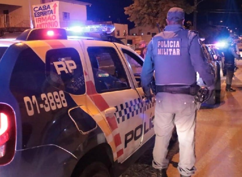 Mulher fica ferida no tórax e companheiro é levado para a delegacia em Cuiabá