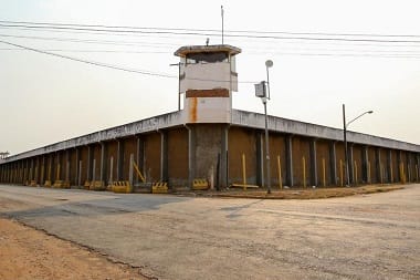 Família denuncia demora da Polícia Penal e diz viver angústia sem notícias de detento internado