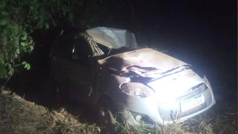 Tragédia na MT-130: mãe e filho morrem após carro sair da pista e capotar
