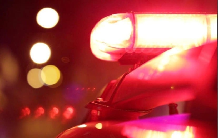 Pai é preso após deixar bebê dormindo dentro de carro e criança de 5 anos sozinha em casa