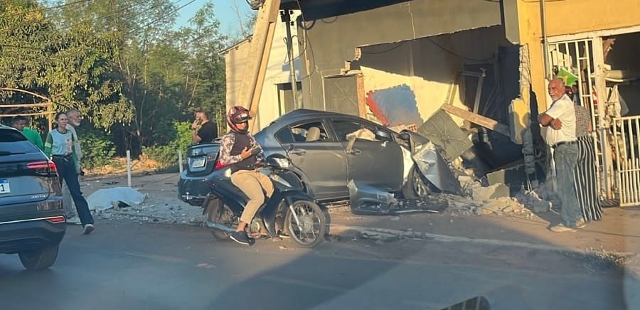 URGENTE: Motorista morre após gravíssimo acidente e é arremessado para fora do carro em Várzea Grande