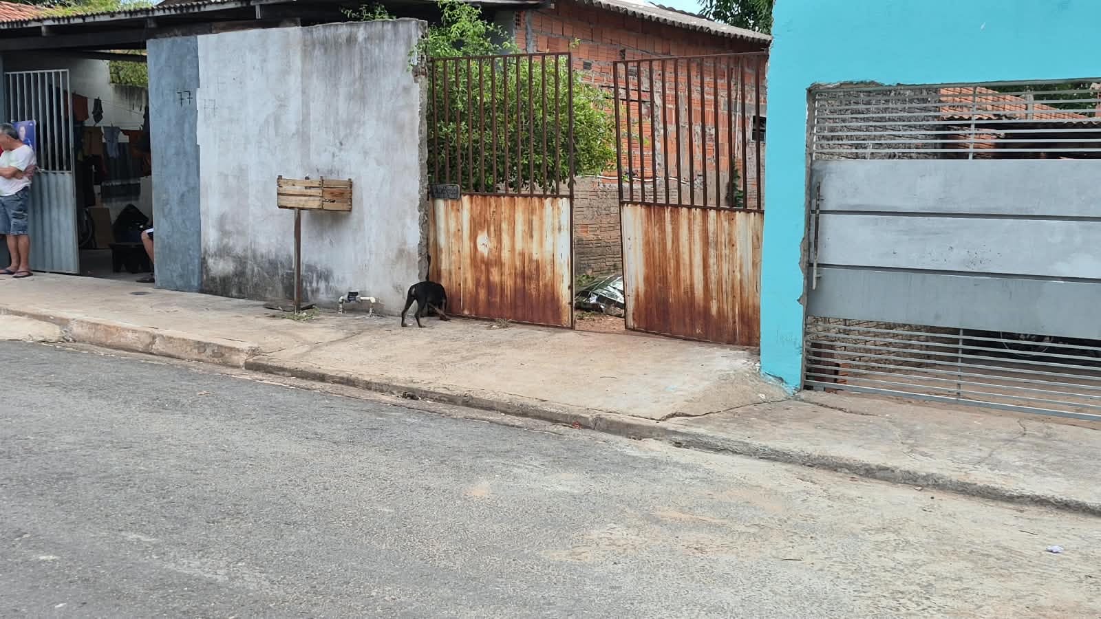 CRIME BRUTAL: MULHER É CHAMADA NO PORTÃO E MORTA A TIROS DENTRO DE CASA EM CUIABÁ