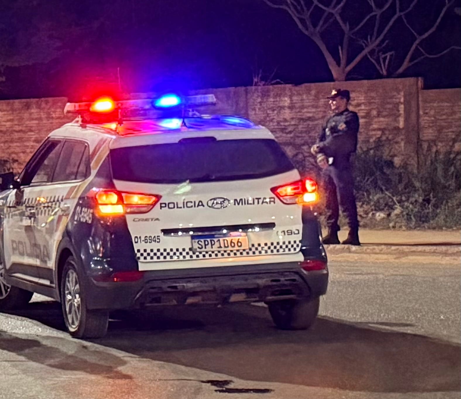 Homem é detido após invadir casa da ex com faca e ameaçar família em Várzea Grande