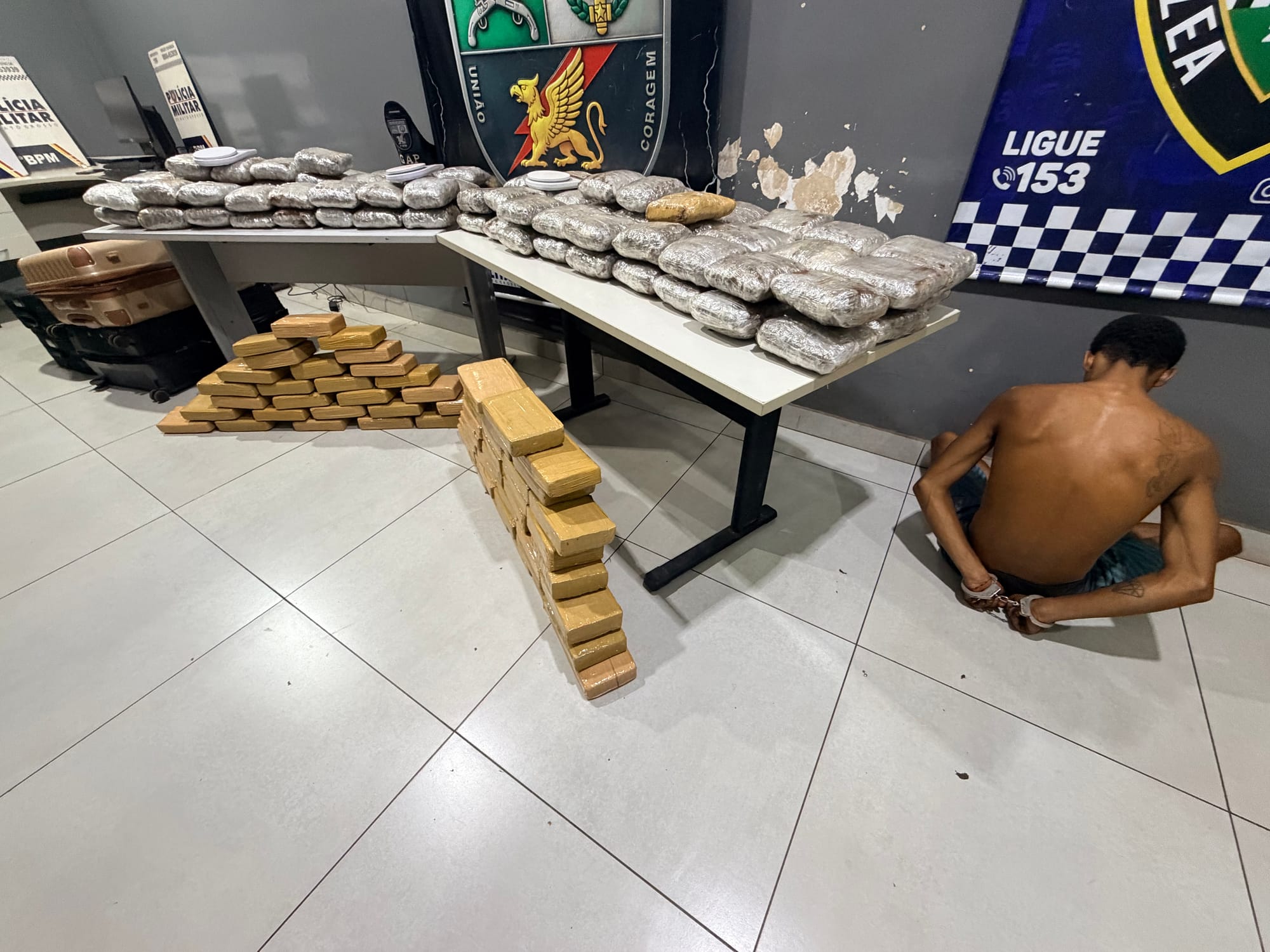 GAP APREENDE CERCA DE 150 TABLETES DE DROGAS E PRENDE SUSPEITO EM VÁRZEA GRANDE