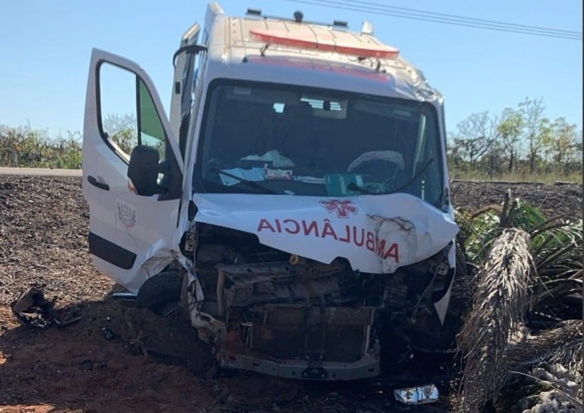 APÓS BATIDA DE AMBULÂNCIA, GESTANTE ENTRA EM TRABALHO DE PARTO E BEBÊ NASCE EM UPA
