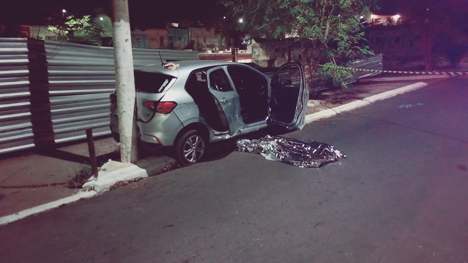Perseguição após roubo de carro termina em confronto, morte e apreensão de adolescentes em Cuiabá