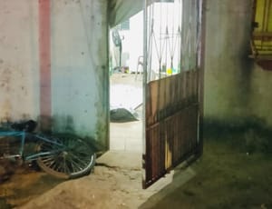 Homem é morto e dois ficam feridos em ataque a tiros dentro de residência em Cuiabá