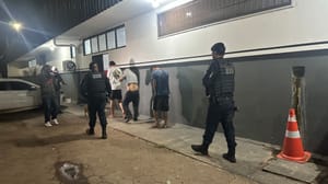 Polícia Militar prende três suspeitos com drogas no Jardim dos Estados, em Várzea Grande