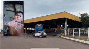 Homem é executado a tiros dentro de ônibus no terminal