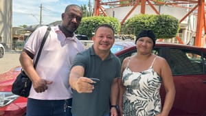 Família do Jardim Vitória realiza sonho e leva carro zero da Rede União