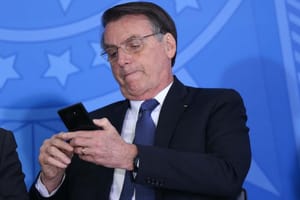 Redes em Guerra: Prisão de Bolsonaro Incendeia WhatsApp e Divide o País