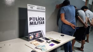 Força Tática prende dois homens e uma mulher com drogas e suspeita de golpes no Marajoara,em Várzea Grande