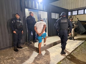 Hilux furtada em frente a igreja no bairro Quilombo é recuperada pela PM após perseguição na MT-010