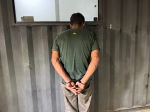 Recém-saído do presídio, homem com seis passagens por homicídio é preso com celular furtado no Tijucal