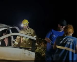 Colisão entre caminhão e caminhonete deixa dois mortos em rodovia