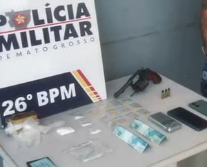 Suspeito é preso com drogas e arma durante operação policial