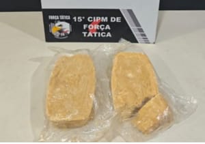 Mulher é flagrada com 2 quilos de droga que seriam entregues ao marido preso em cadeia de MT