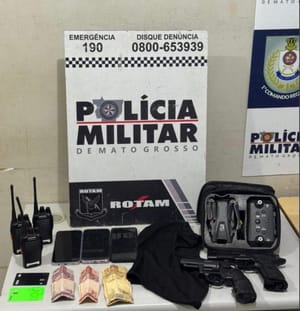 🚨 GOLPISTAS DE CELULAR SÃO PRESOS EM FLAGRANTE COM ARMA FALSA, DRONE E DOCUMENTOS DE VÍTIMAS EM CUIABÁ