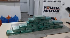 BATEDOR DO TRÁFICO É PRESO COM MULHER TRANSPORTANDO 18 KG DE COCAÍNA EM JANGADA